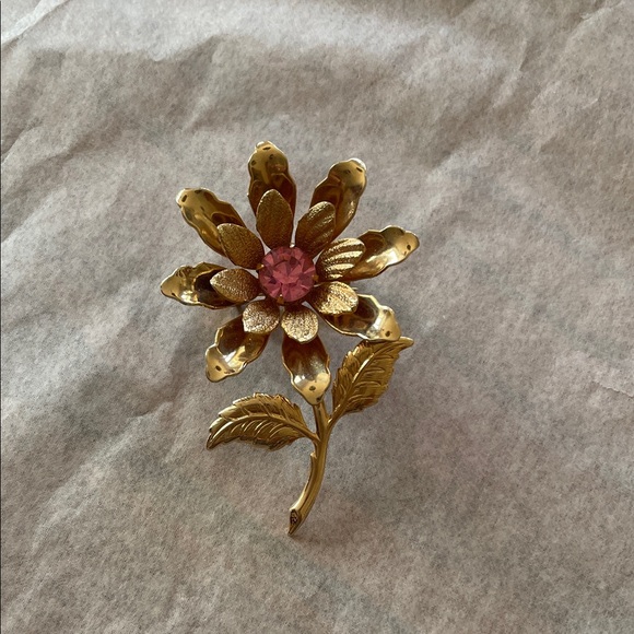 Vintage Gold and Pink Flower Brooch - Picture 2 of 4